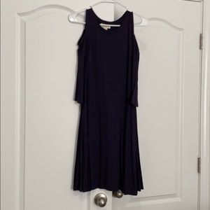 Dress with exposed shoulders
